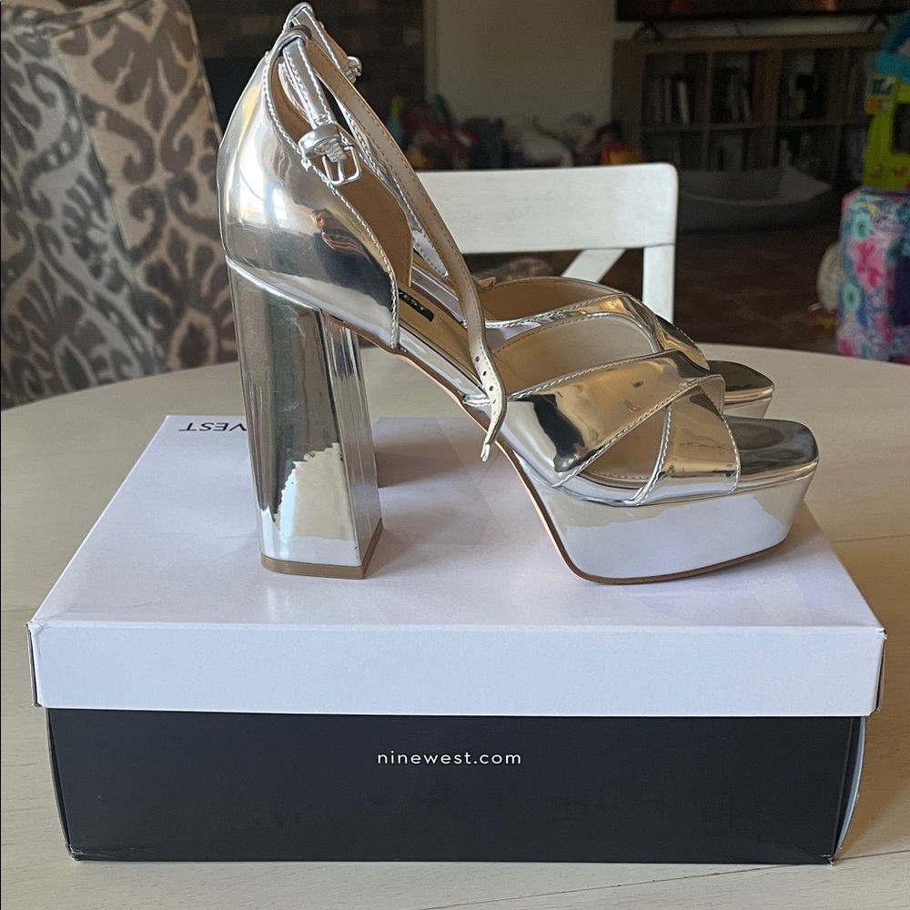 Nine West Vicky3 silver platforms - Picture 2 of 11